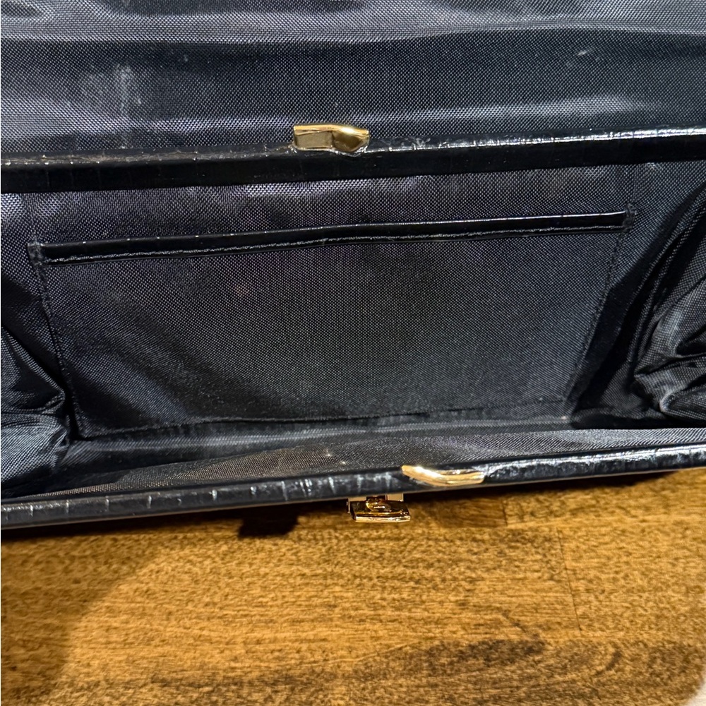 Vintage Etienne Aigner Black Leather Croc Embossed Clutch with Gold Clasp - Picture 3 of 9